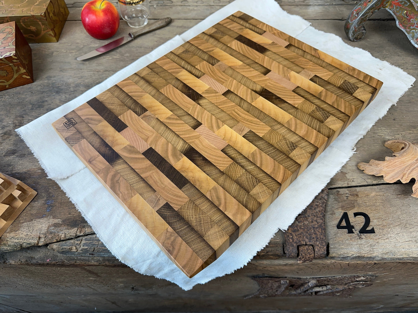 Hirnholz Schneidebrett aus Massivholz – handgemachtes Unikat #42 - Kirsche, Buche, geräucherte Eiche