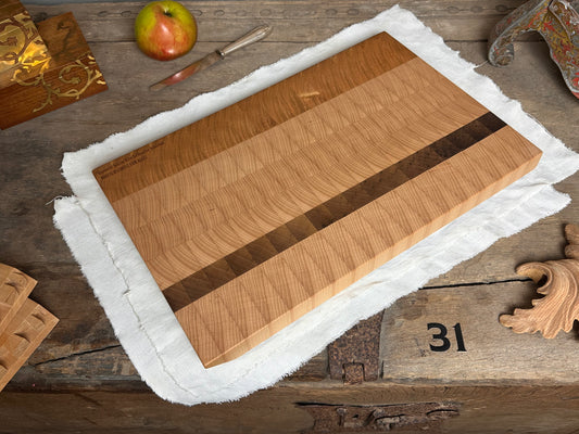 #31 Hirnholzschneidebrett mit Gravur - Mutterschutz - Buche, Kirsche und Nussbaum